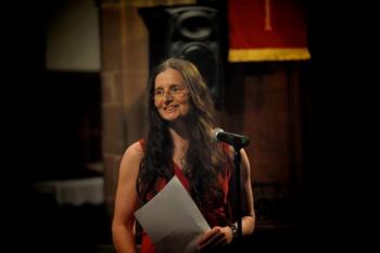Reading at Earth Hour 2013.  Photo Geoff Robinson. www.2020zoom.com